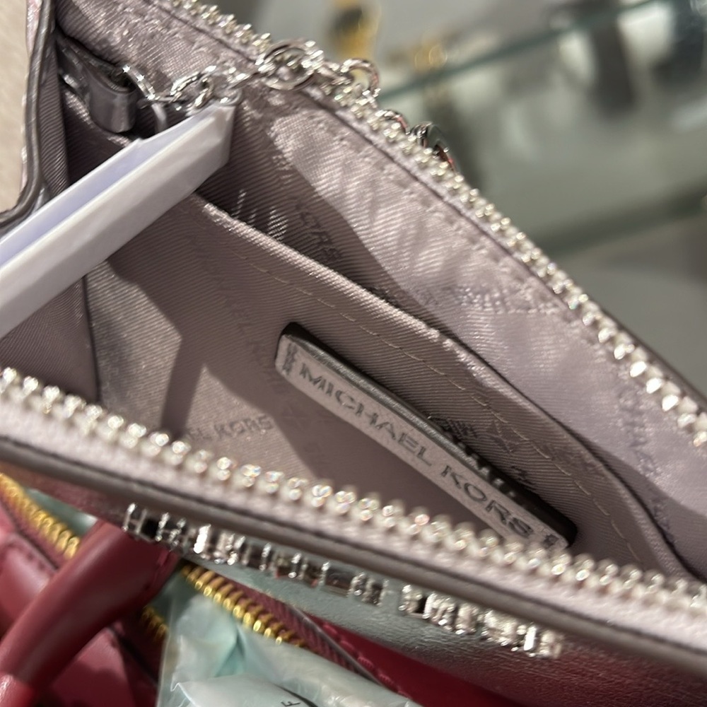 MICHAEL KORS
Jet Set Travel Small Top Zip Coin Pouch With ID
Silver 
NWT - Picture 11 of 16